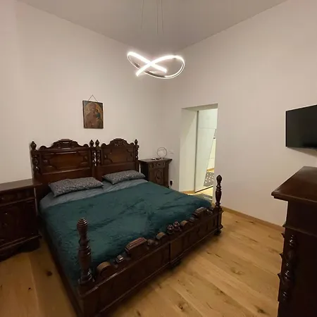 Saint Michel 1 Piano Apartment *